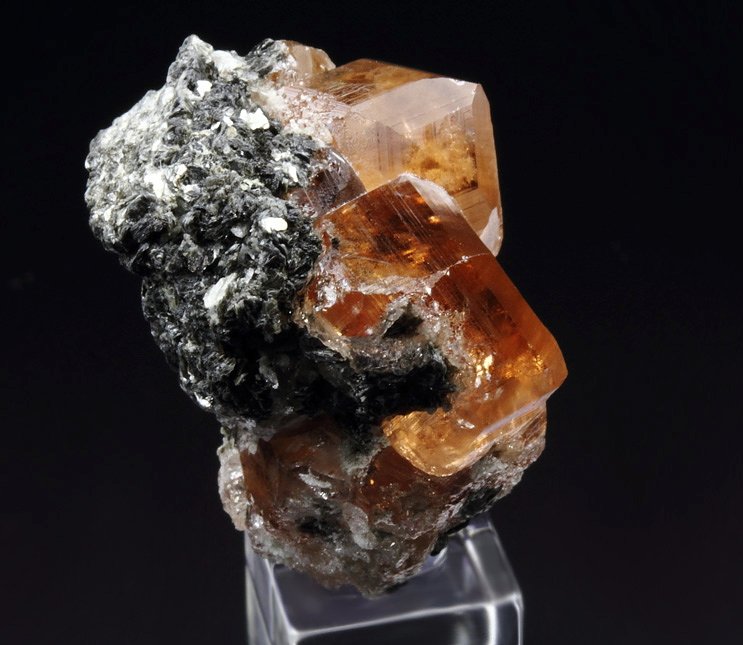 gem GARNET var. GROSSULAR