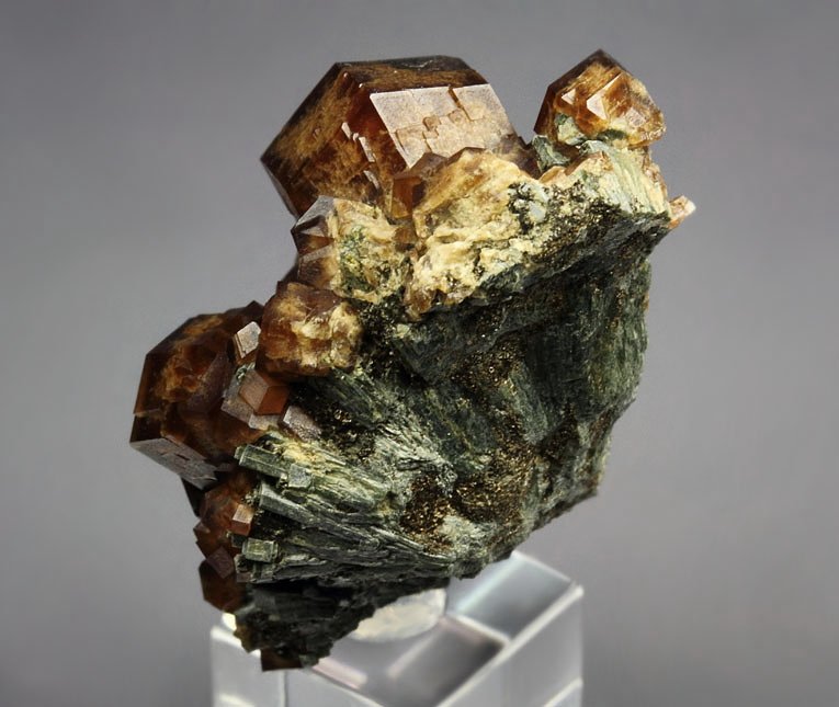 GARNET var. ANDRADITE, HEDENBERGITE