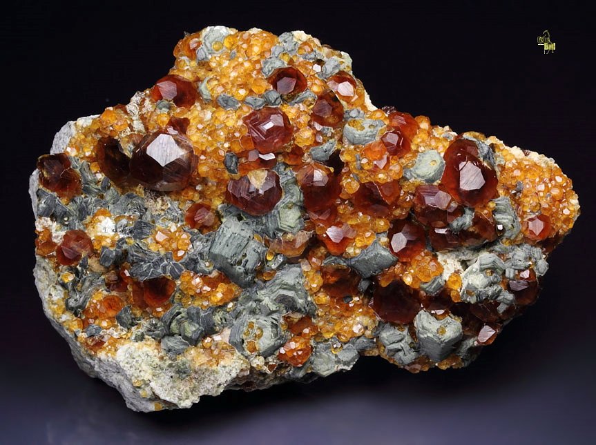 gem GARNET var. SPESSARTINE, MUSCOVITE