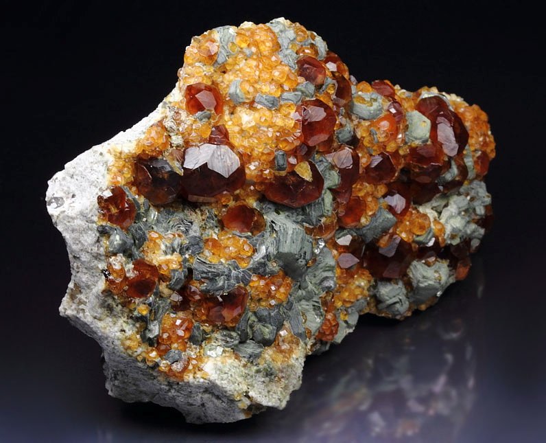 gem GARNET var. SPESSARTINE, MUSCOVITE