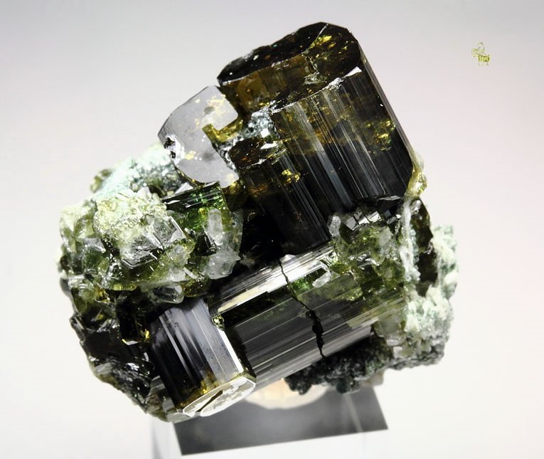 gem VESUVIANITE, MUSCOVITE