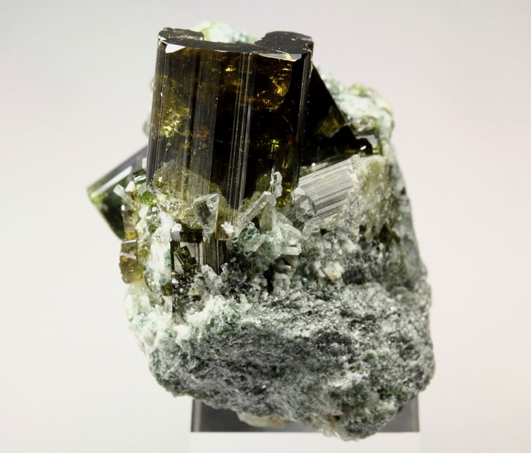 gem VESUVIANITE, MUSCOVITE