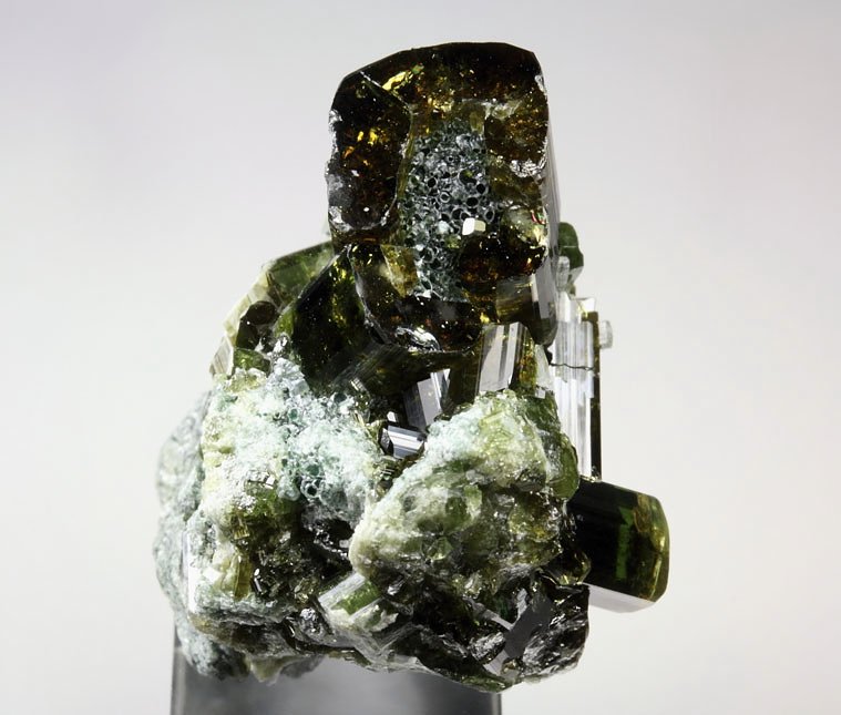 gem VESUVIANITE, MUSCOVITE