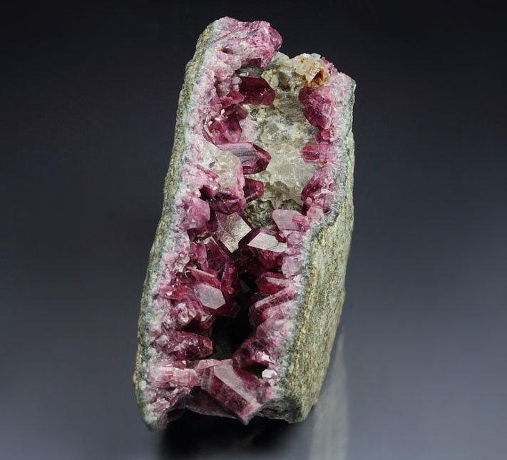 LIDDICOATITE, QUARTZ