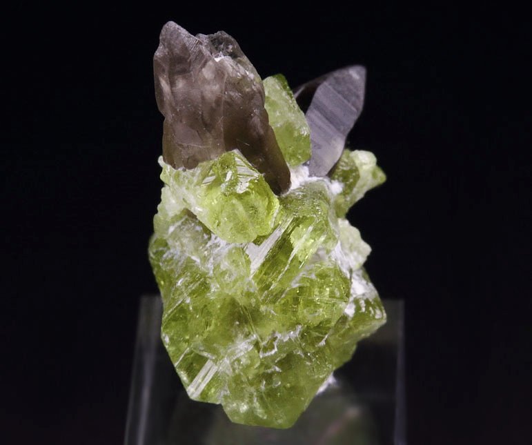 gem CHRYSOBERYL twinned, QUARTZ var. SMOKY