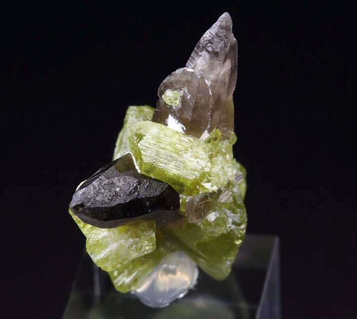 gem CHRYSOBERYL twinned, QUARTZ var. SMOKY