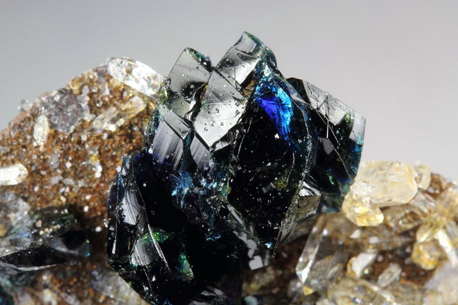 gemmy LAZULITE twinned, QUARTZ, SIDERITE