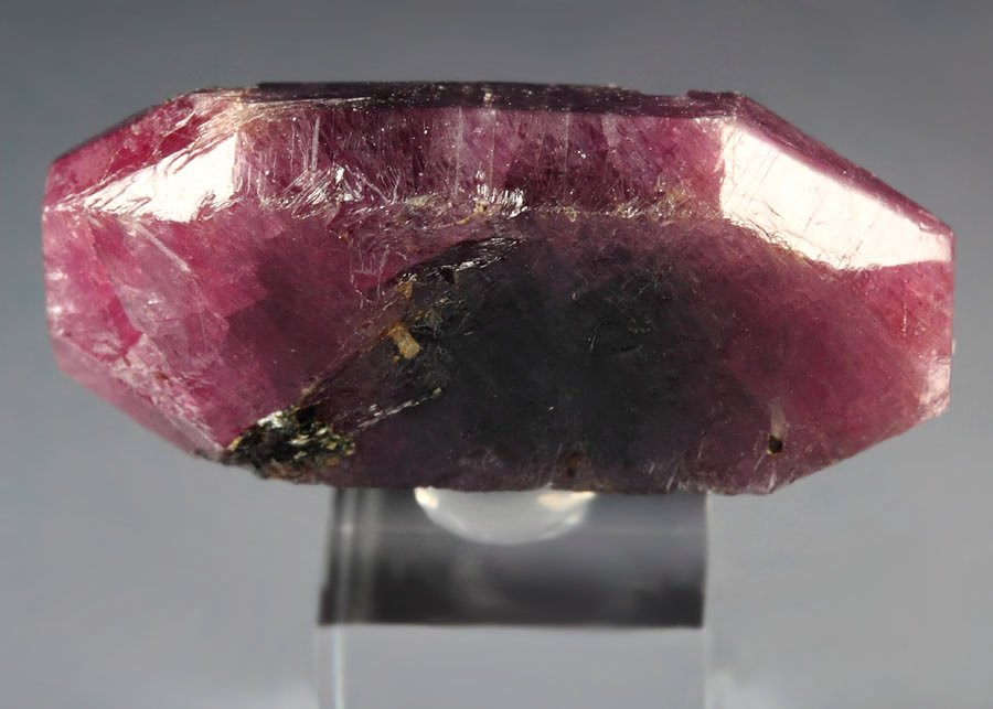 bi-terminated CORUNDUM var. RUBY, MUSCOVITE