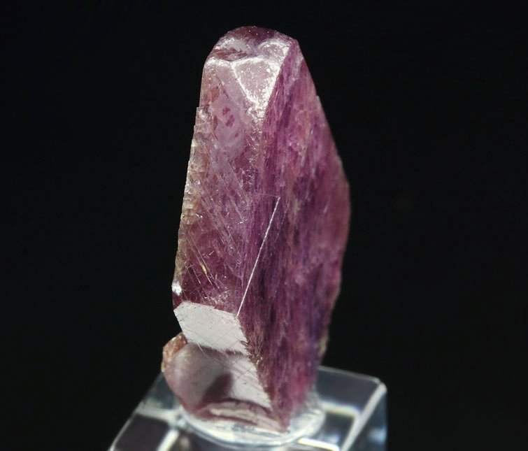 bi-terminated CORUNDUM var. RUBY