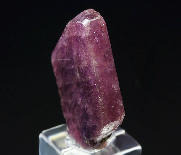 bi-terminated CORUNDUM var. RUBY