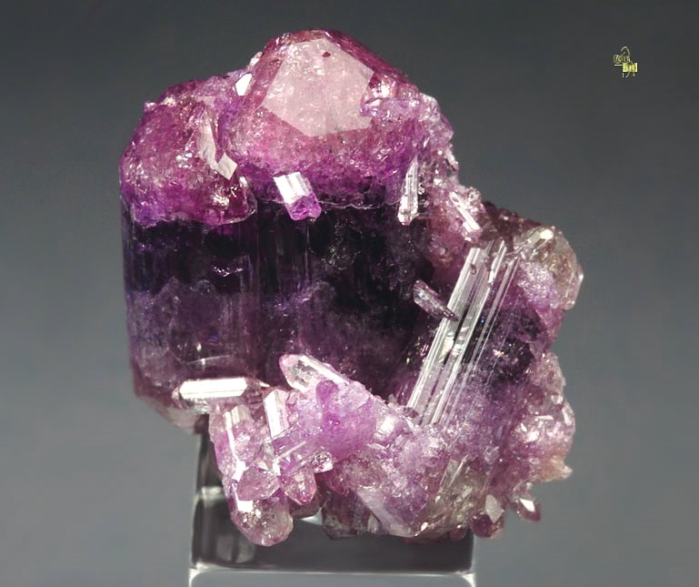 gem VESUVIANITE var. MANGANOAN bi-terminated