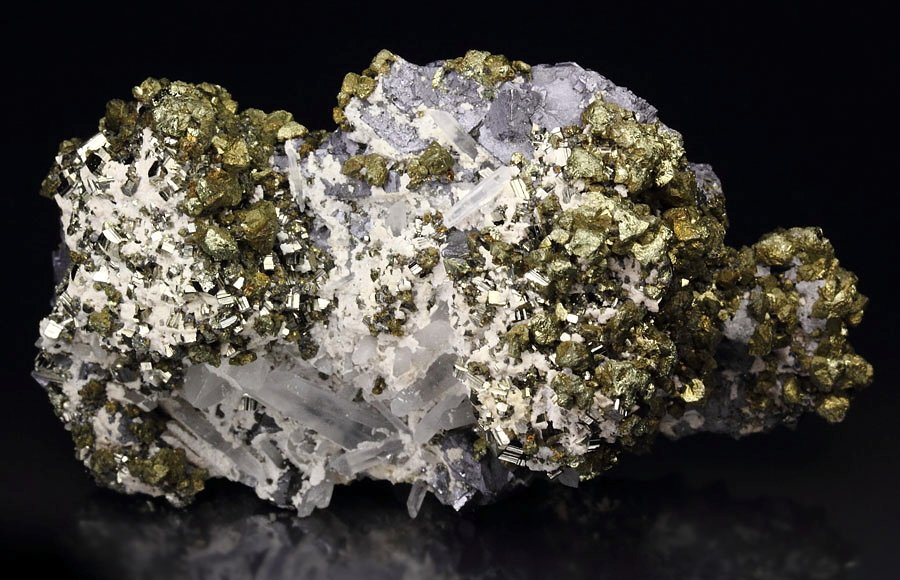 GALENA SPINEL LAW TWIN, CHALCOPYRITE, QUARTZ, PYRITE