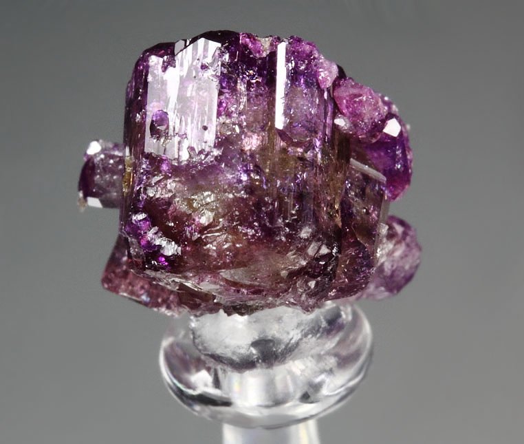 VESUVIANITE var. MANGANOAN, GARNET var. GROSSULAR