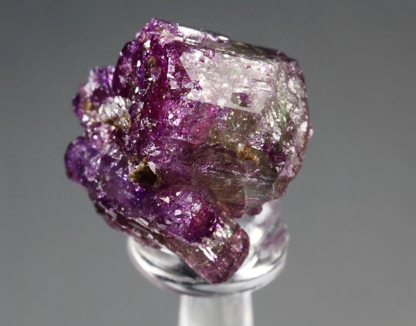 VESUVIANITE var. MANGANOAN, GARNET var. GROSSULAR