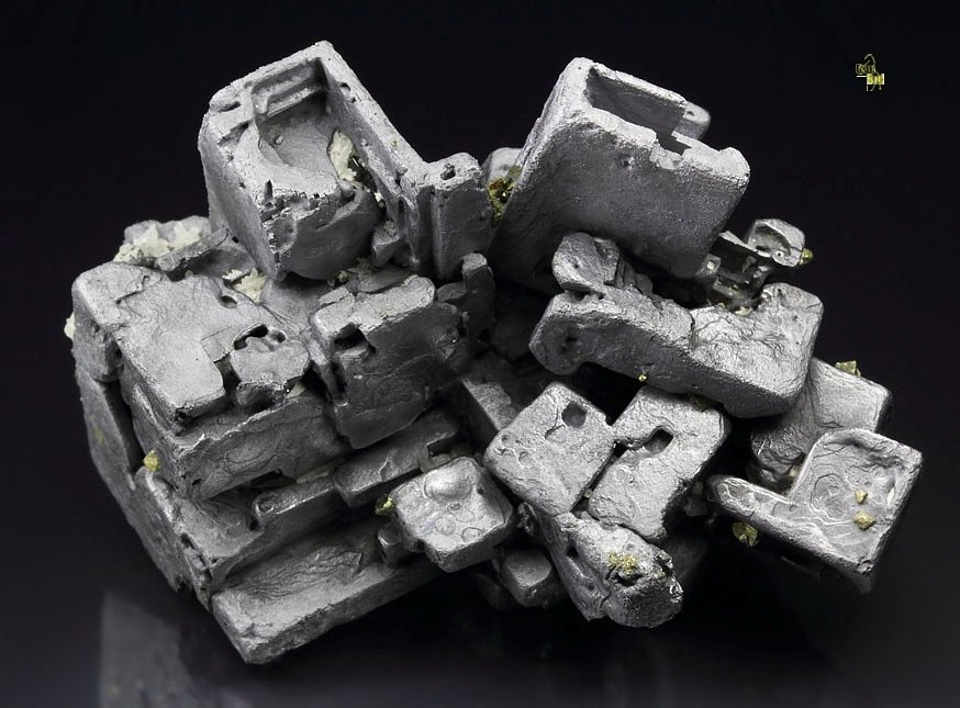 skeletal GALENA, CHALCOPYRITE, PYRITE, QUARTZ