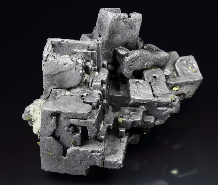 skeletal GALENA, CHALCOPYRITE, PYRITE, QUARTZ