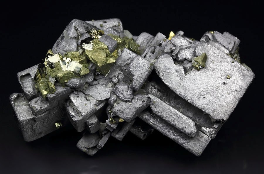 skeletal GALENA, CHALCOPYRITE, PYRITE, QUARTZ