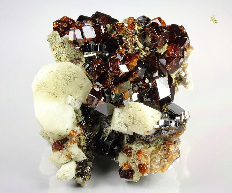 gem GARNET var. SPESSARTINE, VESUVIANITE, ALBITE