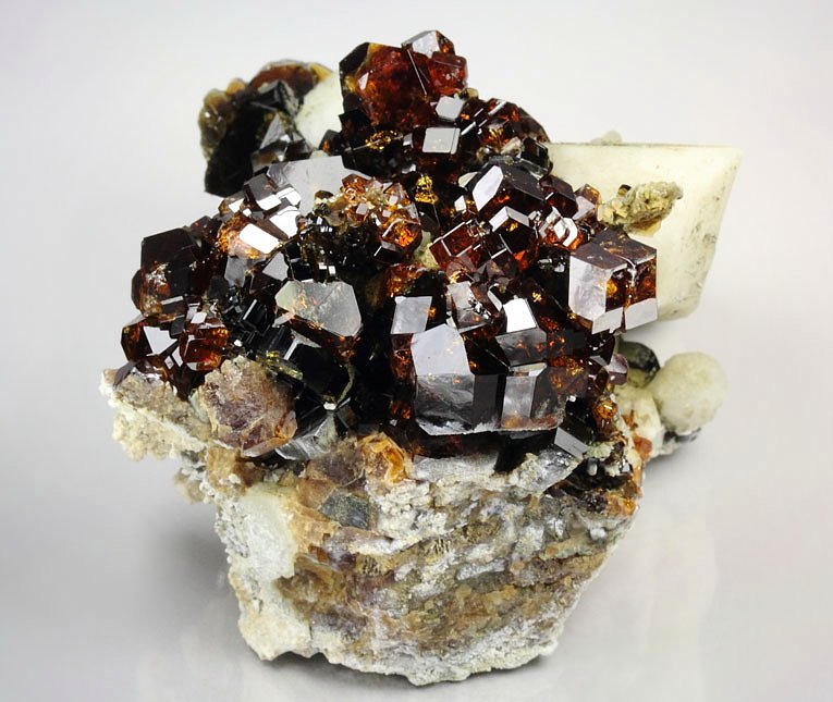 gem GARNET var. SPESSARTINE, VESUVIANITE, ALBITE