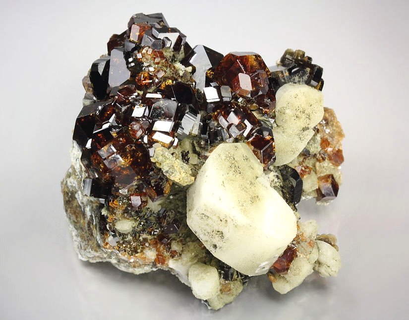 gem GARNET var. SPESSARTINE, VESUVIANITE, ALBITE