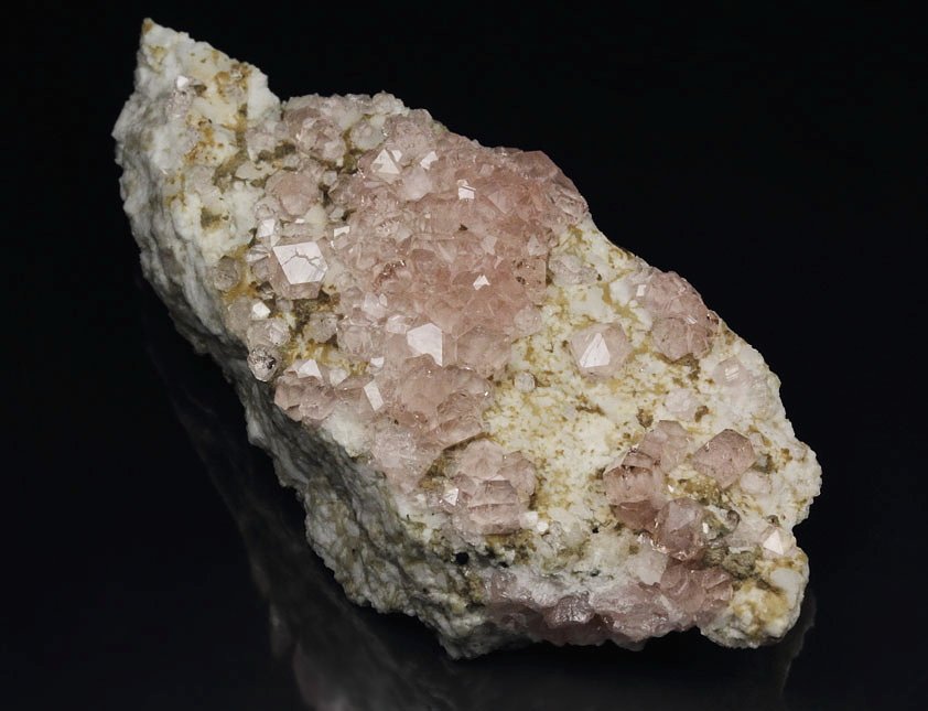 gem PINK GARNET var. GROSSULAR