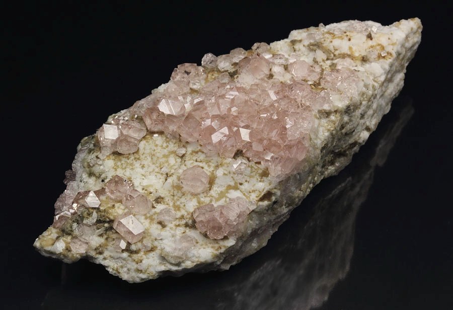 gem PINK GARNET var. GROSSULAR