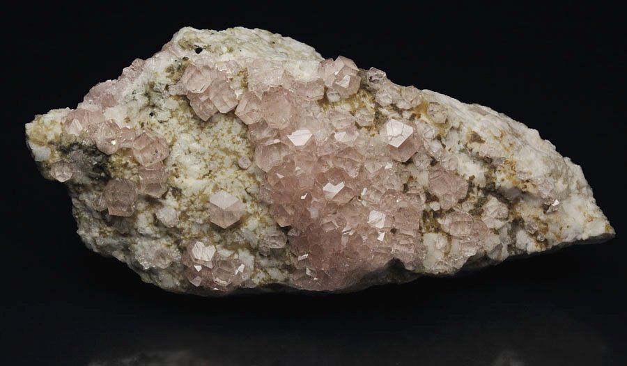 gem PINK GARNET var. GROSSULAR