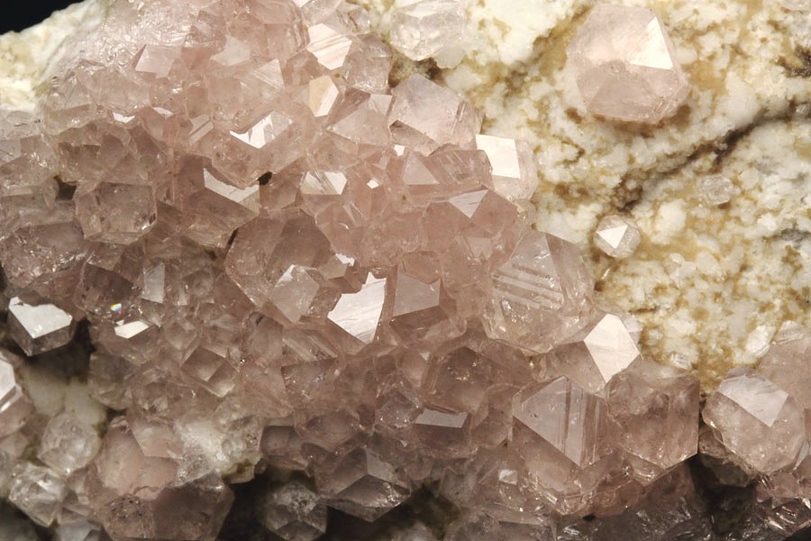 gem PINK GARNET var. GROSSULAR