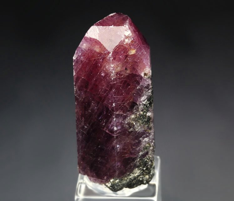 CORUNDUM var. RUBY, MUSCOVITE