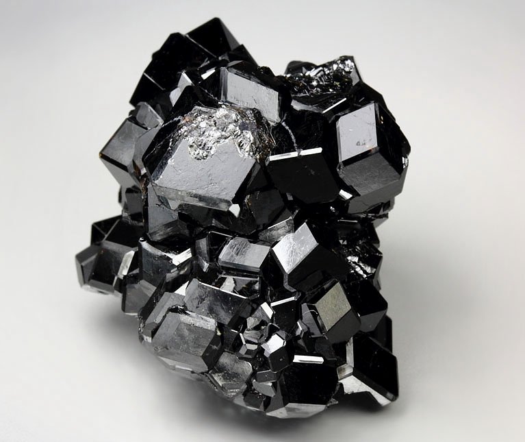 GARNET var. ANDRADITE var. MELANITE