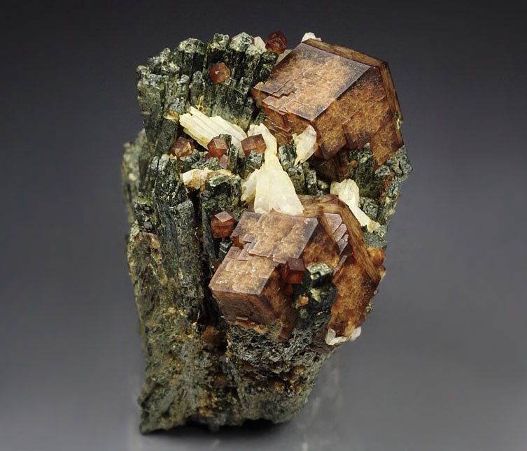 GARNET var. ANDRADITE, QUARTZ, HEDENBERGITE