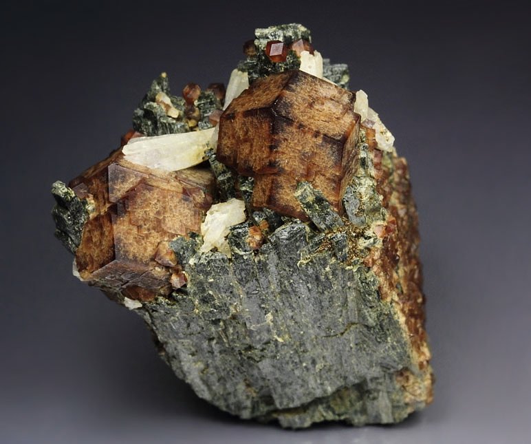 GARNET var. ANDRADITE, QUARTZ, HEDENBERGITE