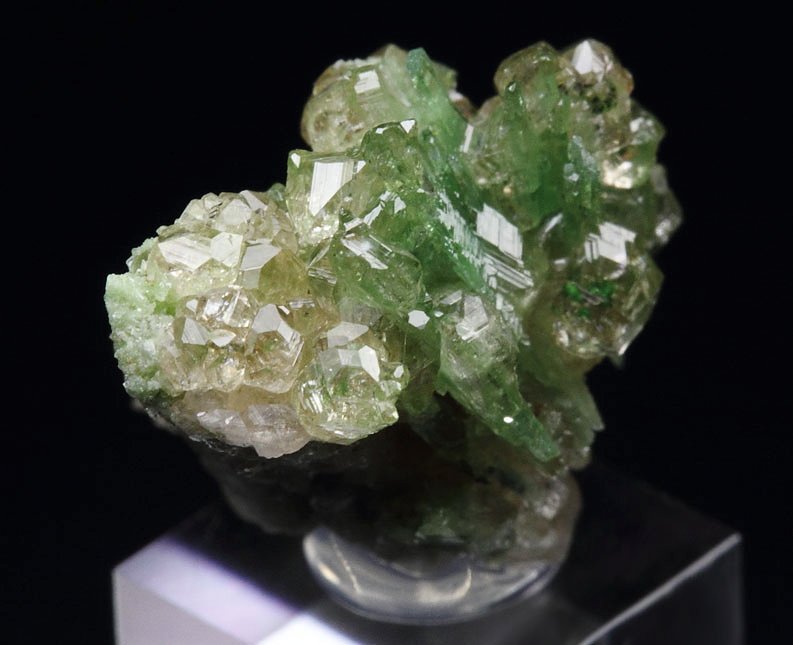 gem GARNET var. GROSSULAR with GREEN CHROMIAN PHANTOMS, DIOPSIDE