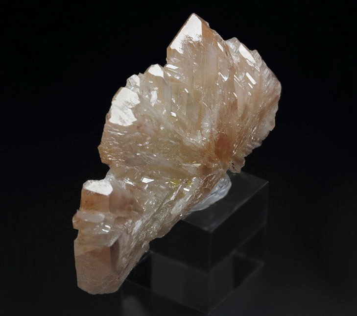 twinned CERUSSITE