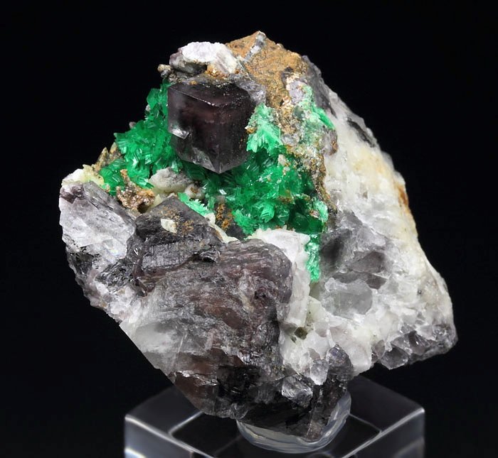 ANNABERGITE, FLUORITE 