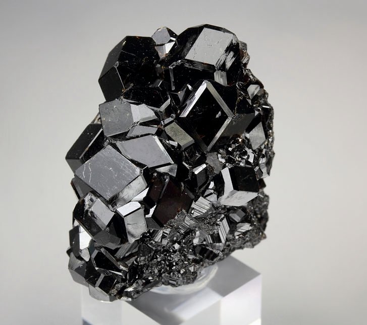 GARNET var. ANDRADITE var. MELANITE