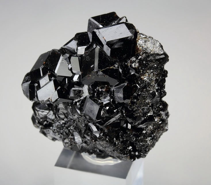 GARNET var. ANDRADITE var. MELANITE