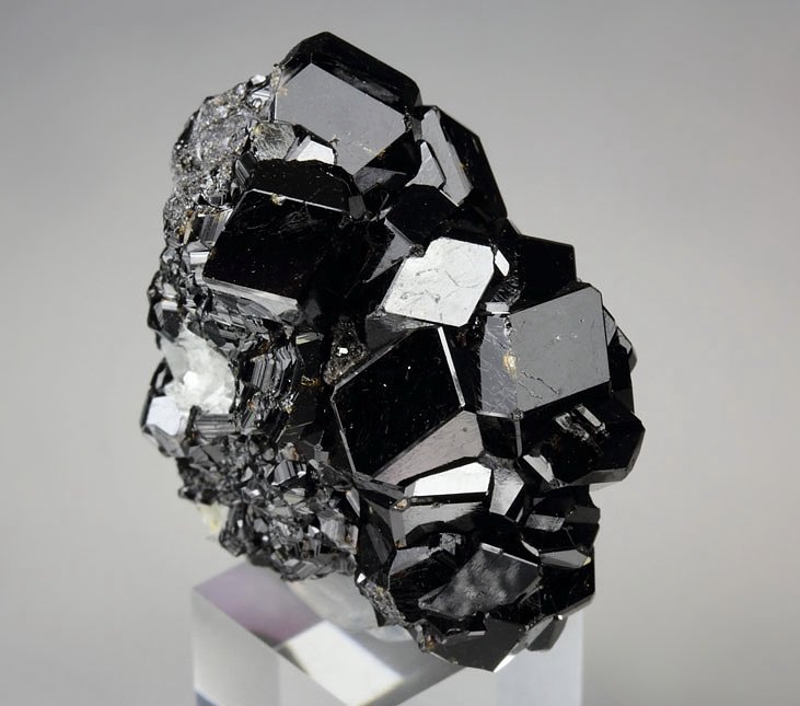 GARNET var. ANDRADITE var. MELANITE