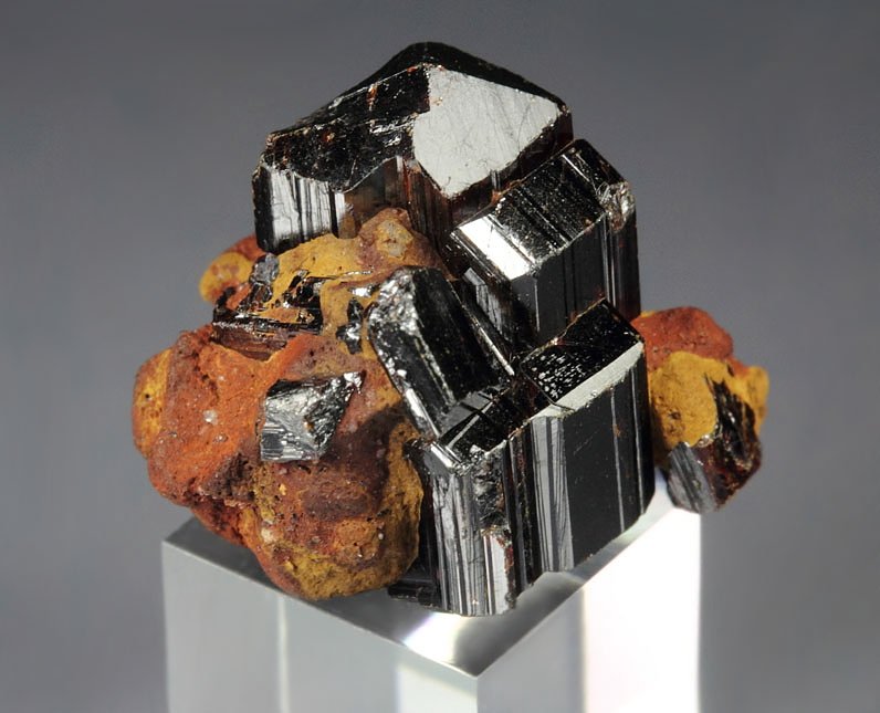 RUTILE cyclic twinning, LIMONITE