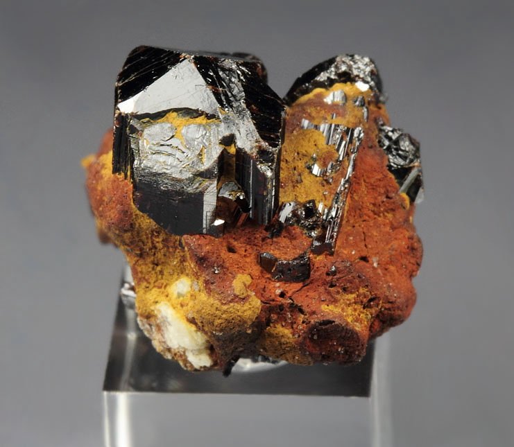 RUTILE cyclic twinning, LIMONITE