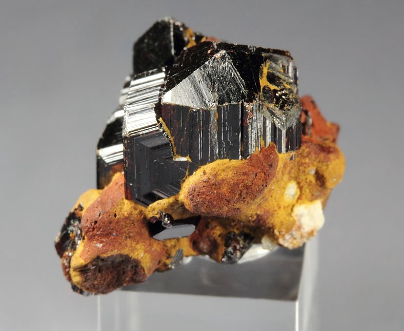 RUTILE cyclic twinning, LIMONITE