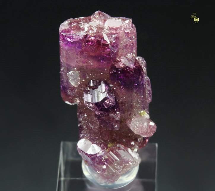 gem VESUVIANITE var. MANGANOAN