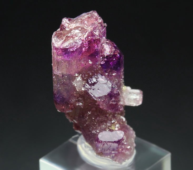 gem VESUVIANITE var. MANGANOAN