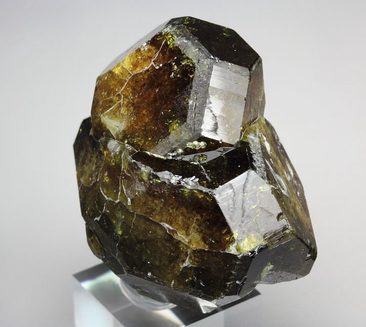 GARNET var. GROSSULAR