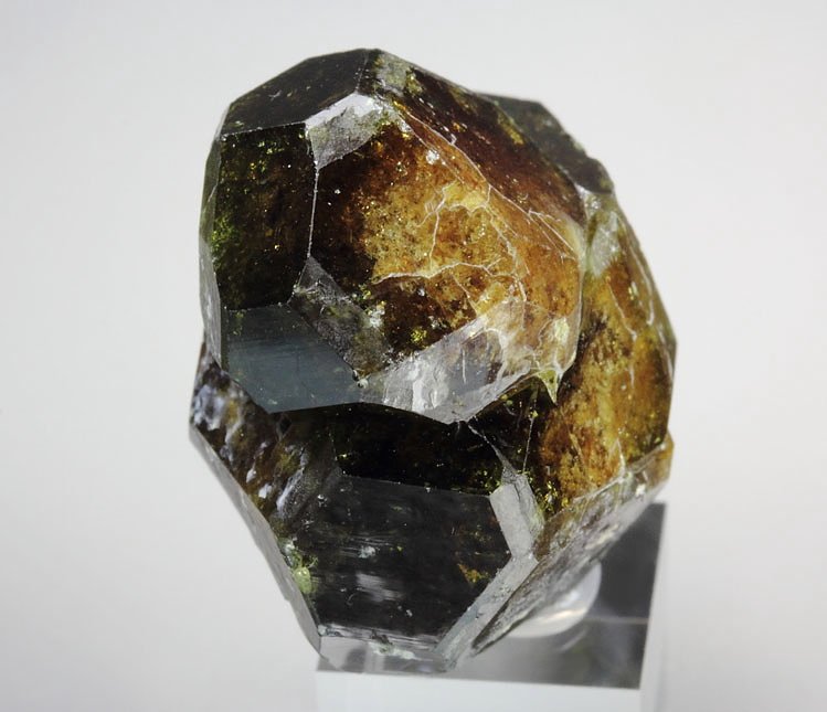 GARNET var. GROSSULAR