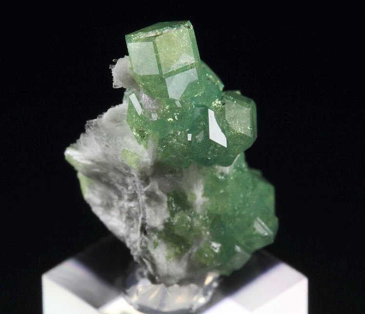 new find - gem GARNET var. ANDRADITE var. DEMANTOID, WOLLASTONITE