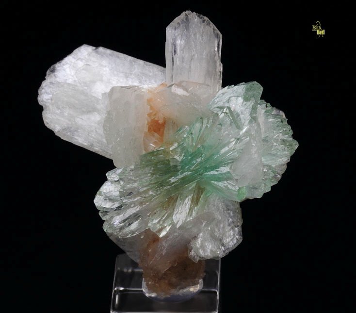 FLUORAPOPHYLLITE-(K) bow tie, STILBITE, HEULANDITE