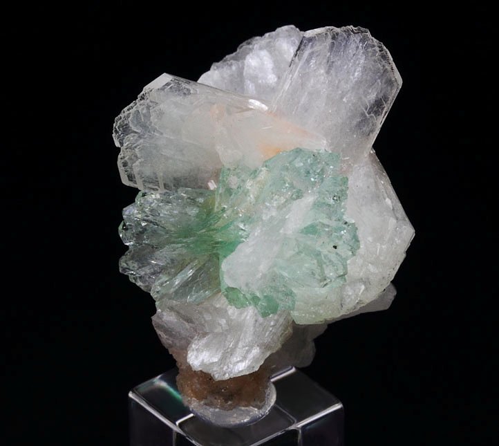 FLUORAPOPHYLLITE-(K) bow tie, STILBITE, HEULANDITE