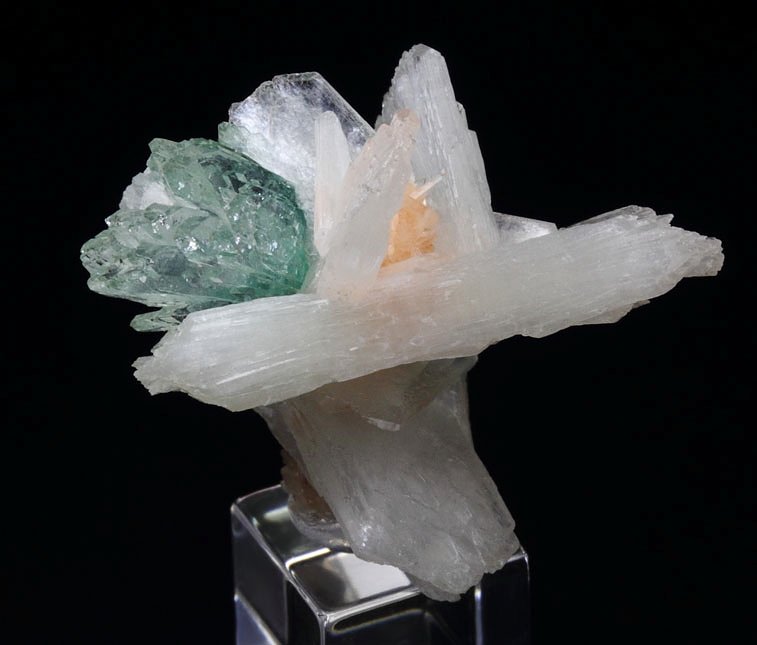 FLUORAPOPHYLLITE-(K) bow tie, STILBITE, HEULANDITE