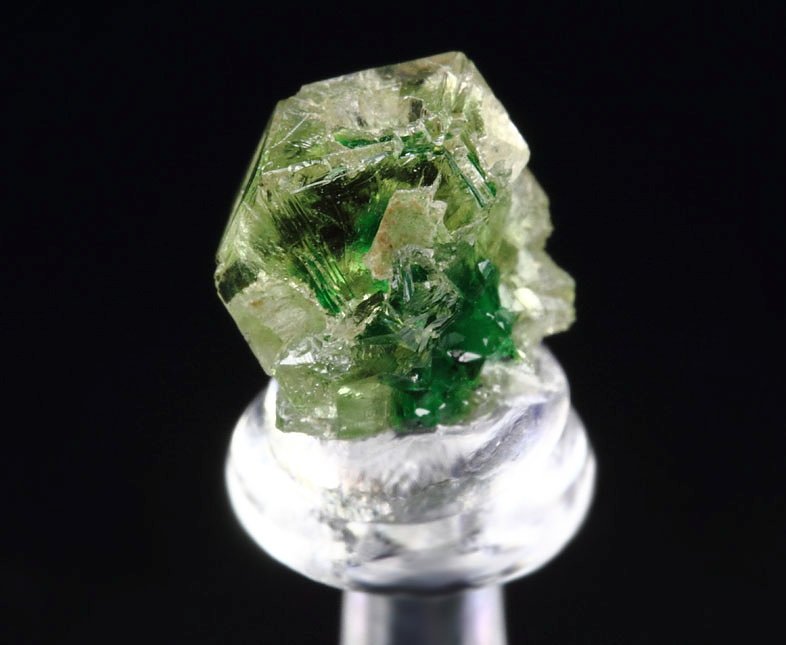 gem GARNET var. GROSSULAR with GREEN CHROMIAN PHANTOM